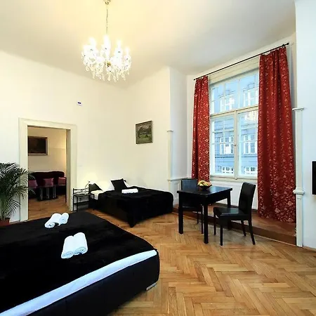 Cosy For 4 / Old Town / Jewish Quarter Апартаменты *