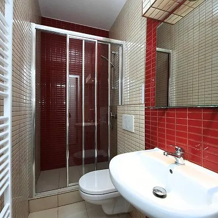 Cosy For 4 / Old Town / Jewish Quarter Апартаменты